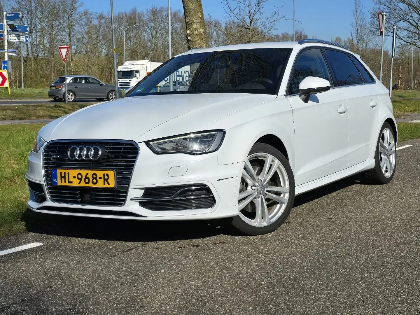 Audi A3 E tron 304 PK Wit - 1
