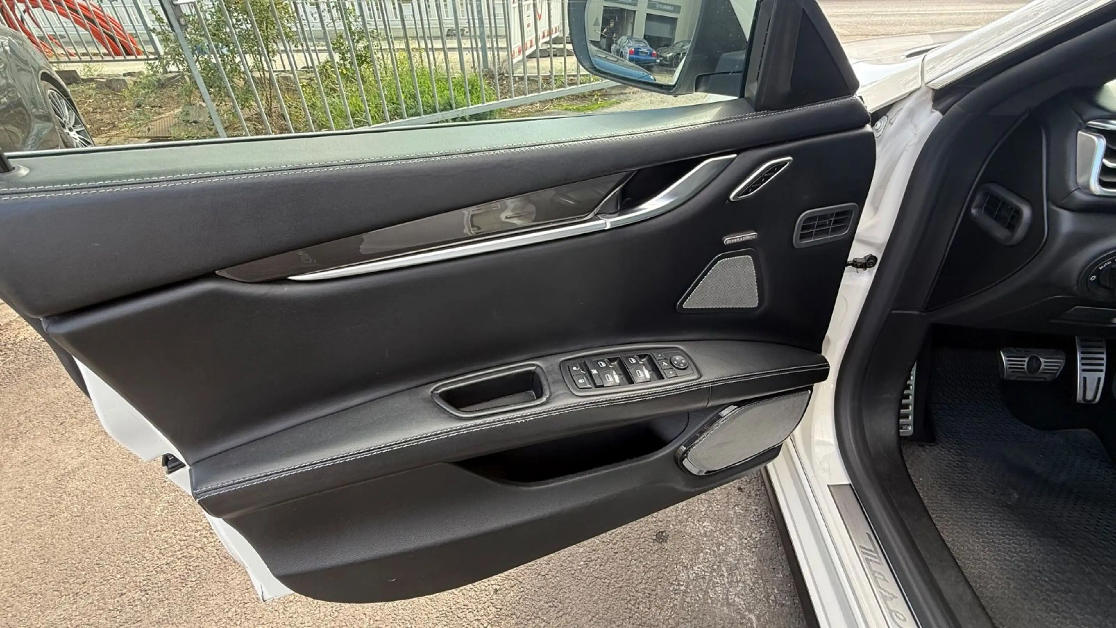 Maserati Ghibli S Q4 Facelift — photo 13