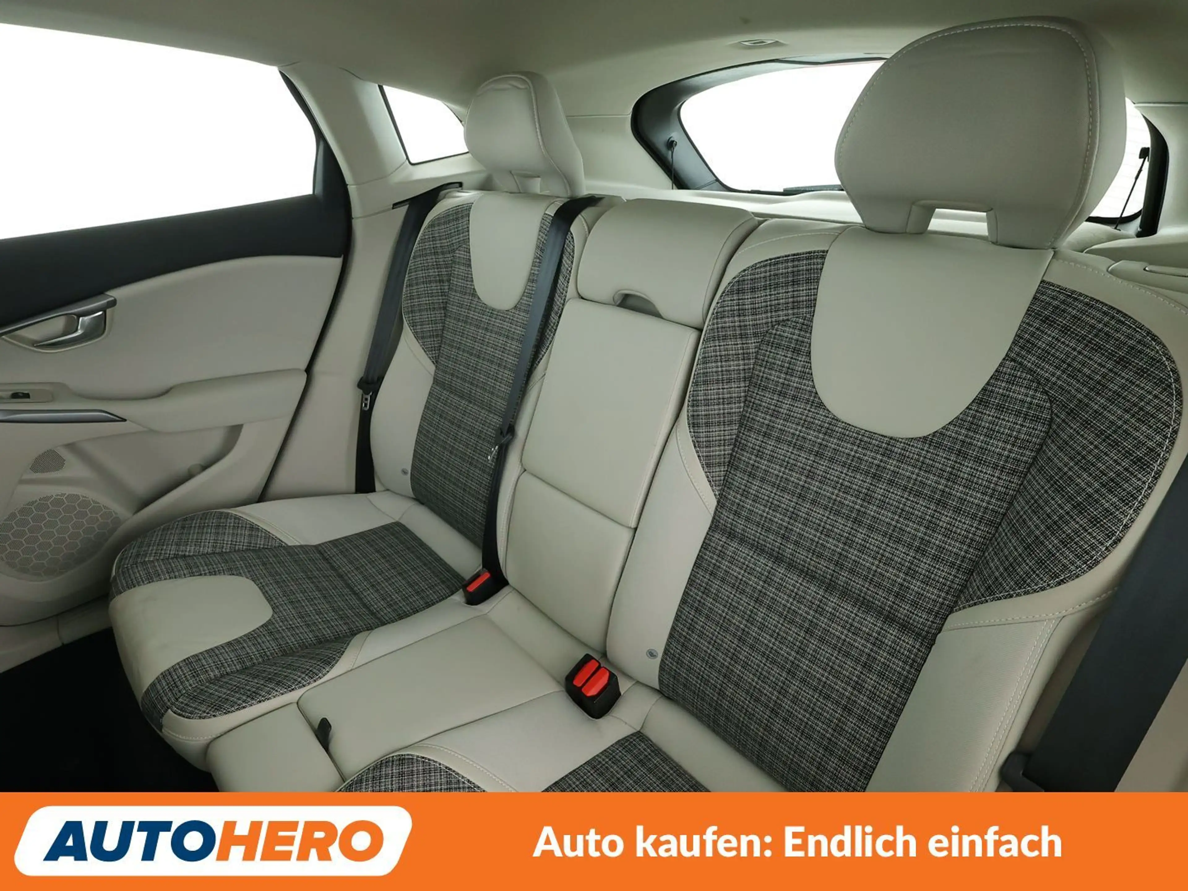 Volvo V40 Cross Country 2.0 D3 Momentum Aut.*NAVI*LED*ACC*CAM*PDC*SHZ*ALU* — photo 14