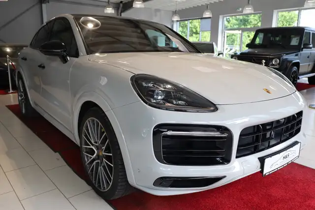 Porsche Cayenne view 9