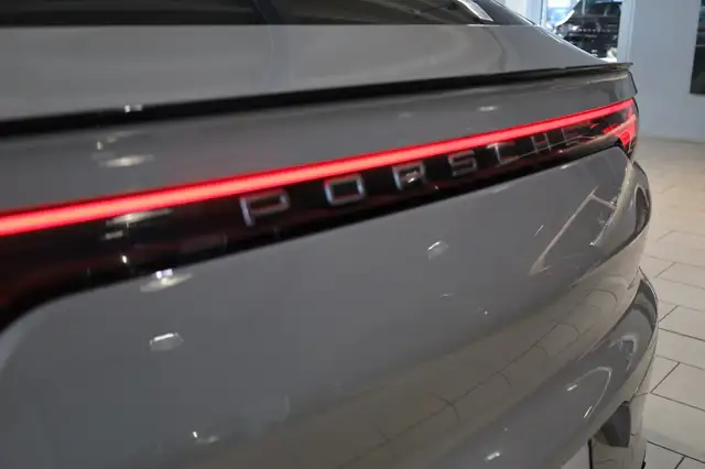 Porsche Cayenne view 7