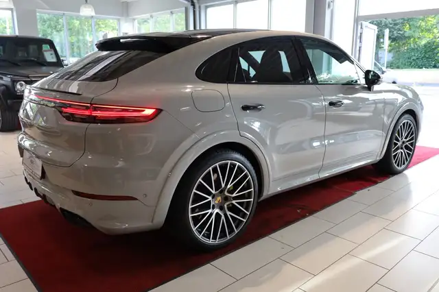Porsche Cayenne view 8