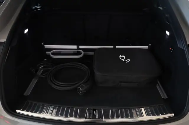 Porsche Cayenne view 11