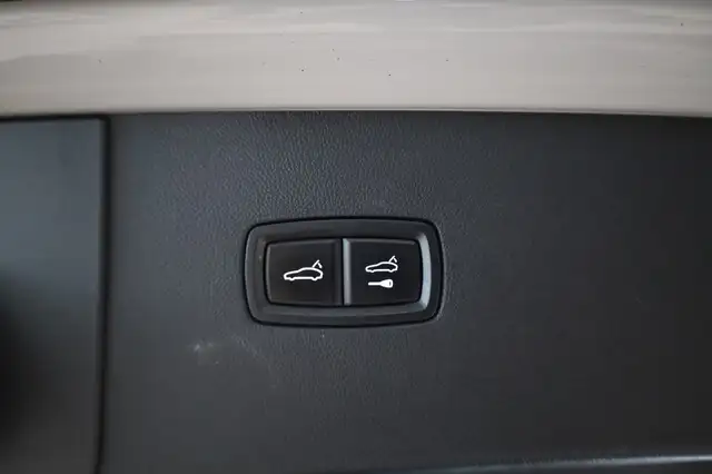 Porsche Cayenne view 13