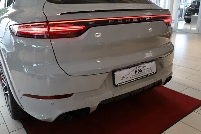 Porsche Cayenne view 4