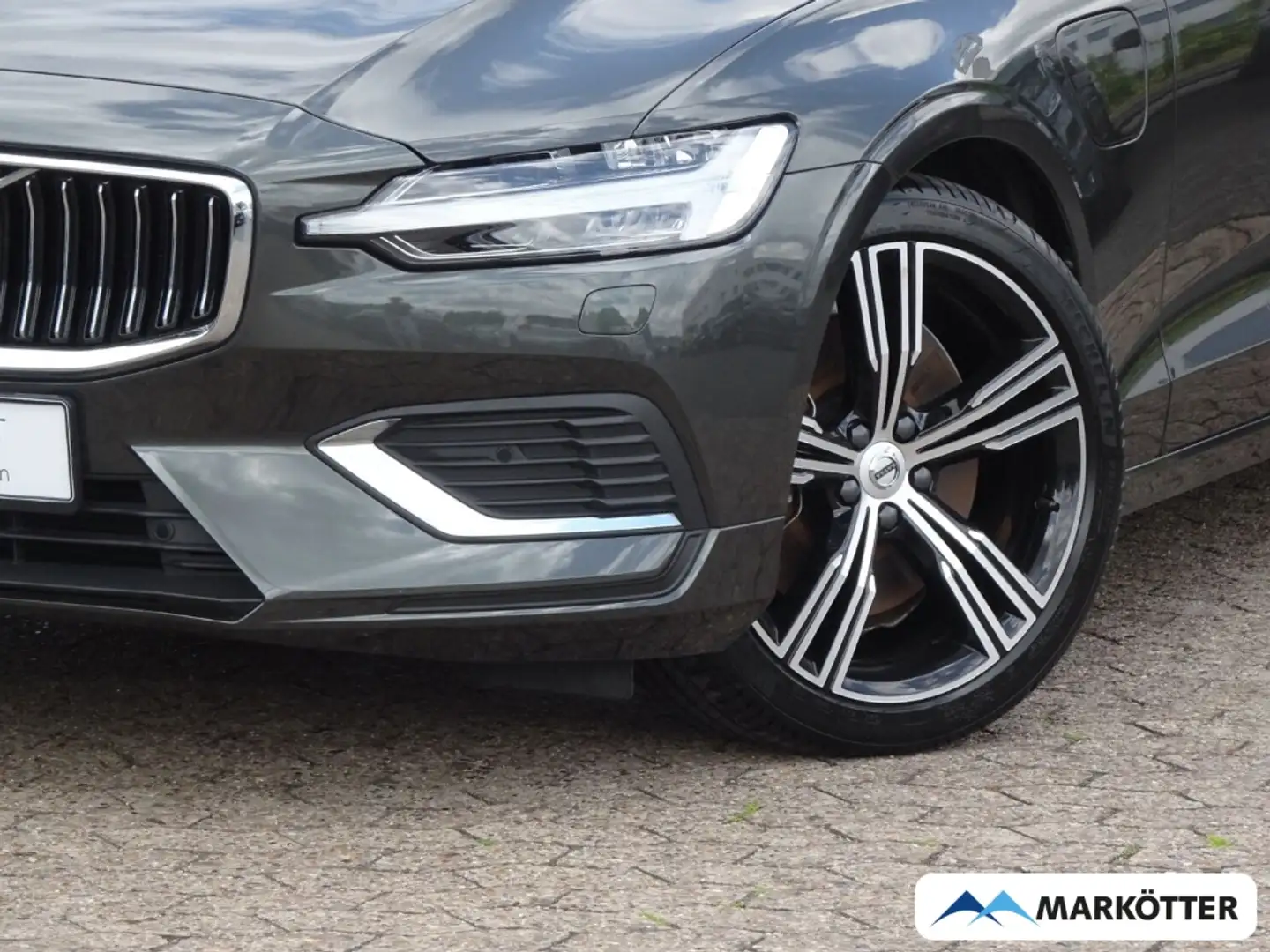 Volvo V60 T8 Plus Bright Recharge AWD/AHK/360°CAM/ Grau - 2