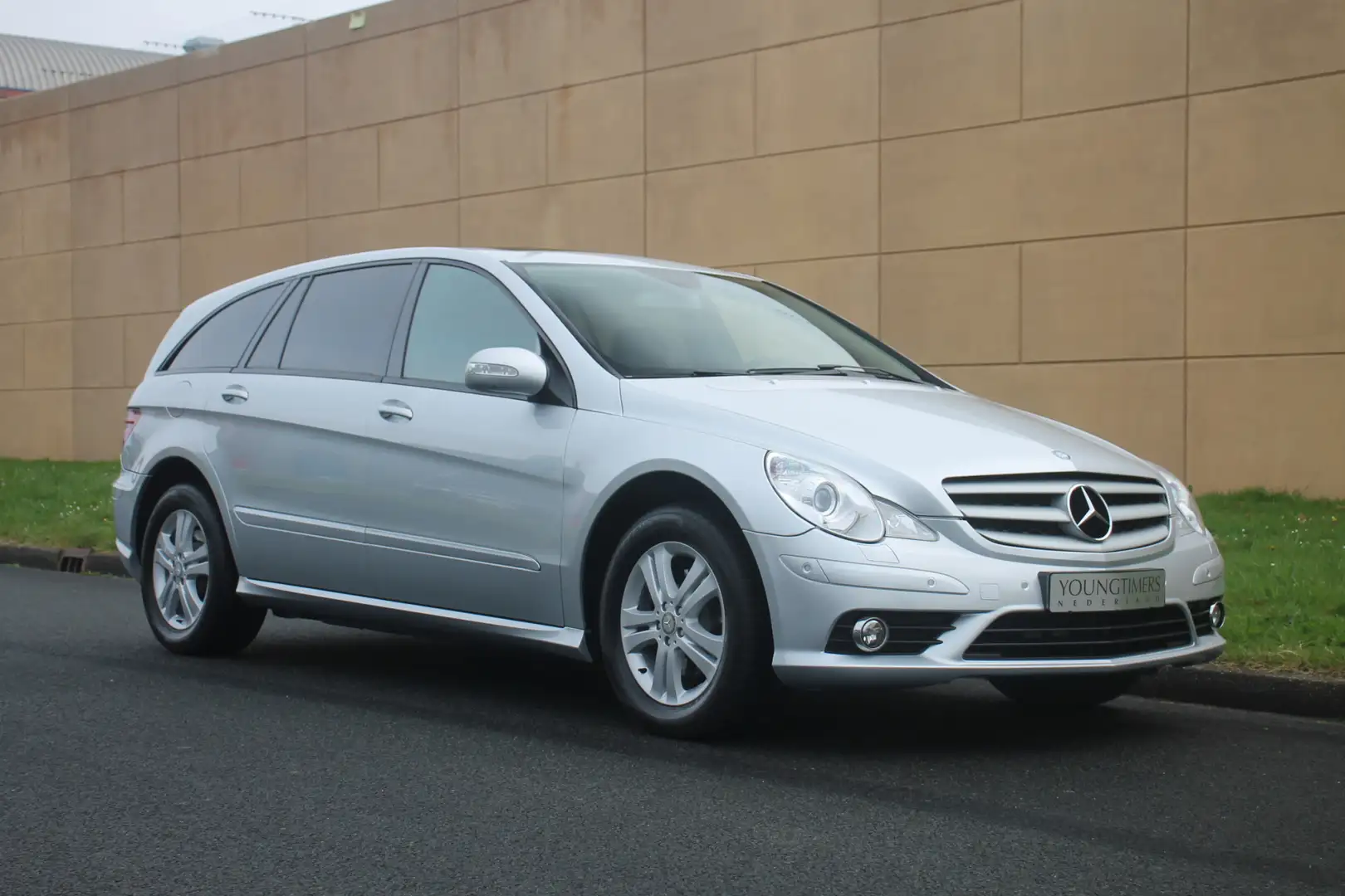Mercedes-Benz R 350 Lang 4-Matic 7p. Stříbrná - 1