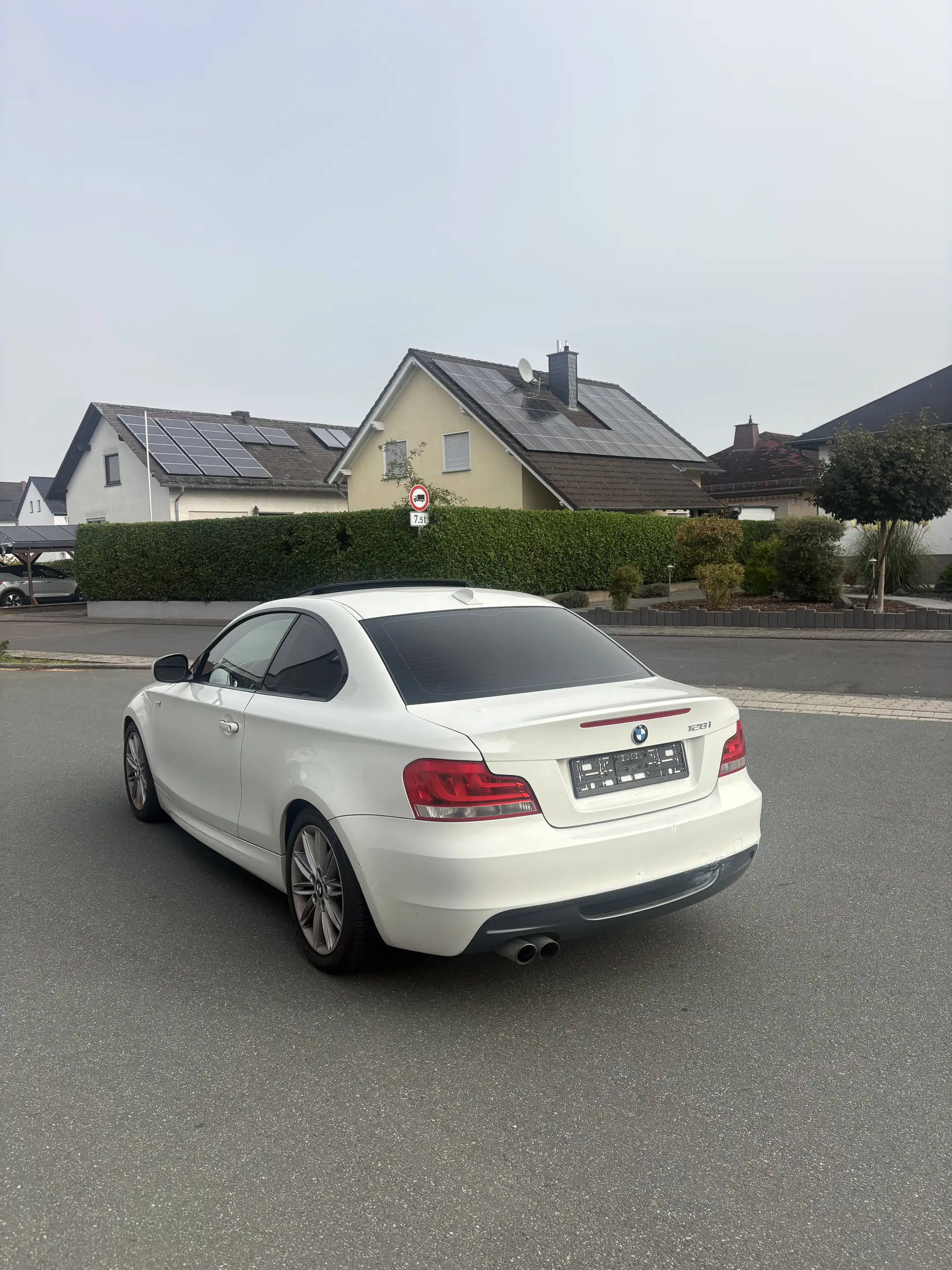 BMW 128 128i M-Paket///VOLL///TÜV 03/28 — photo 4