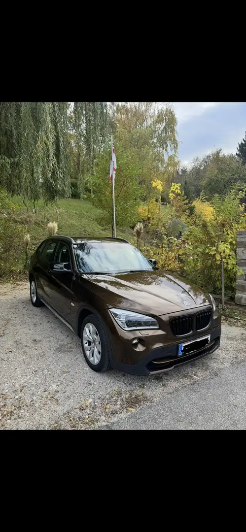 BMW X1 xDrive18d Braun - 1
