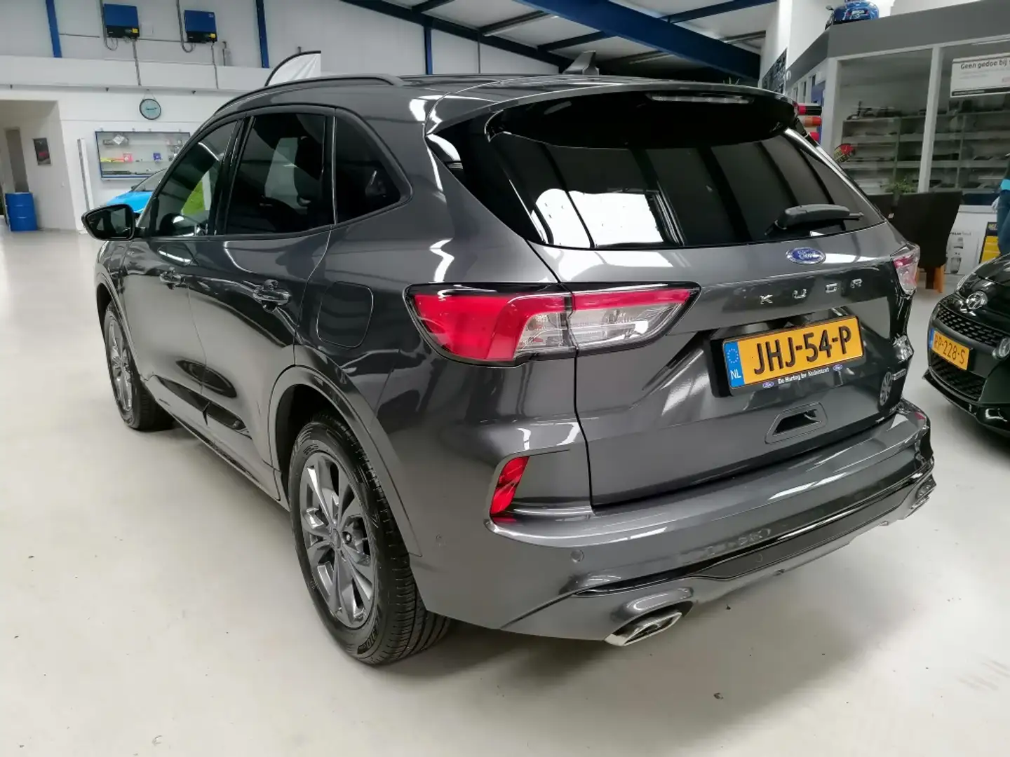 Ford Kuga 2.5 PHEV ST-Line X (trekhaak) Grijs - 2
