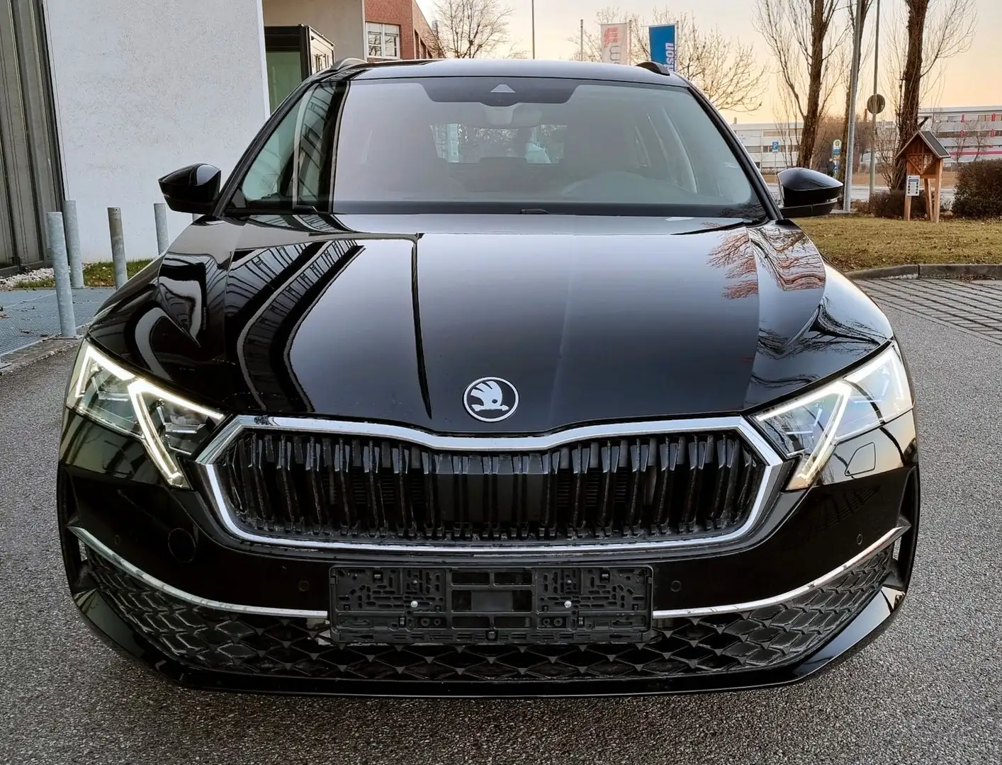 Skoda Octavia Combi 2.0 TDI DSG Select+ACC*AHK*KEYLESS Schwarz - 2