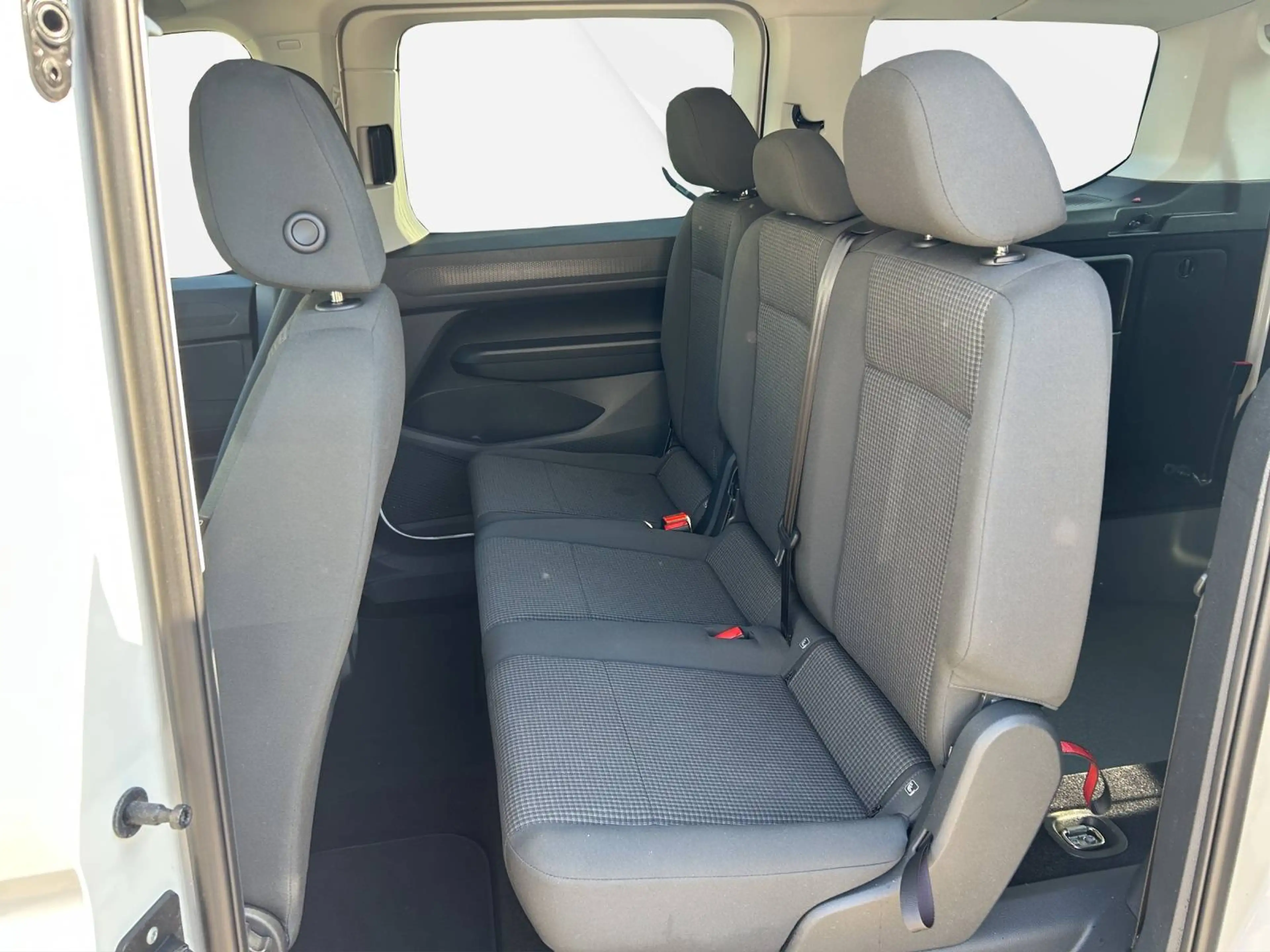 Volkswagen Caddy Maxi — photo 10