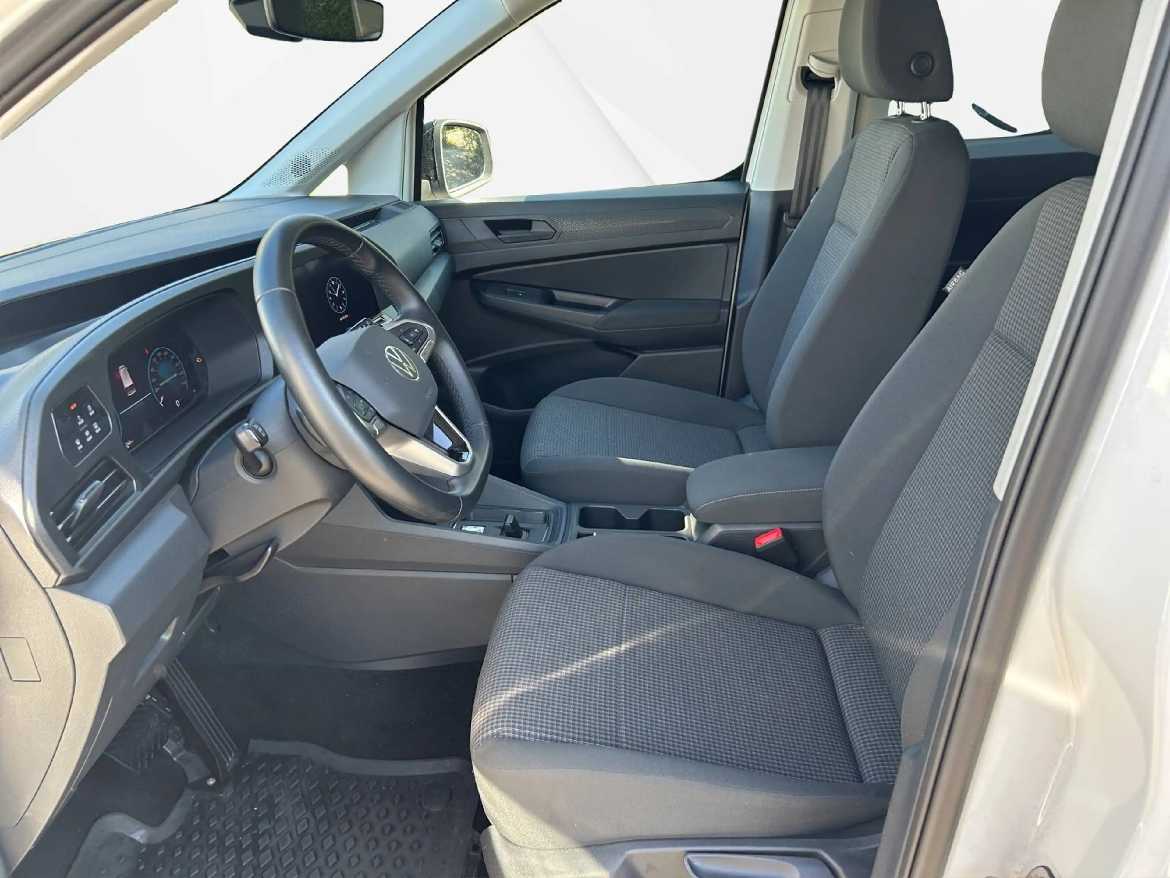 Volkswagen Caddy Maxi — photo 9