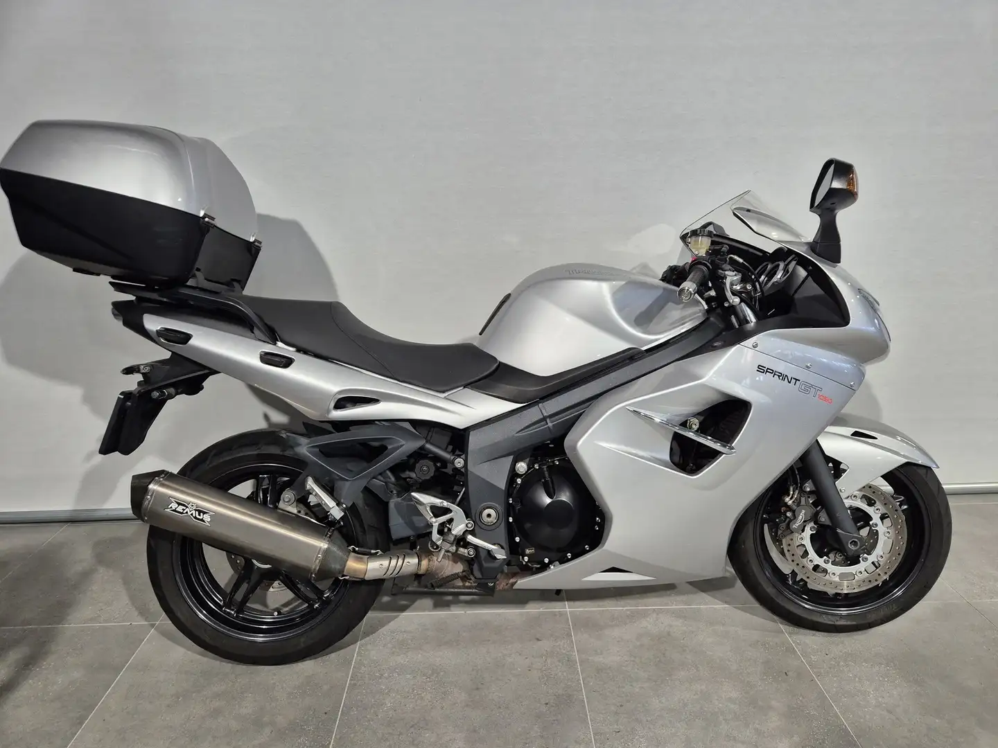 Triumph Sprint ST ABS Plateado - 1