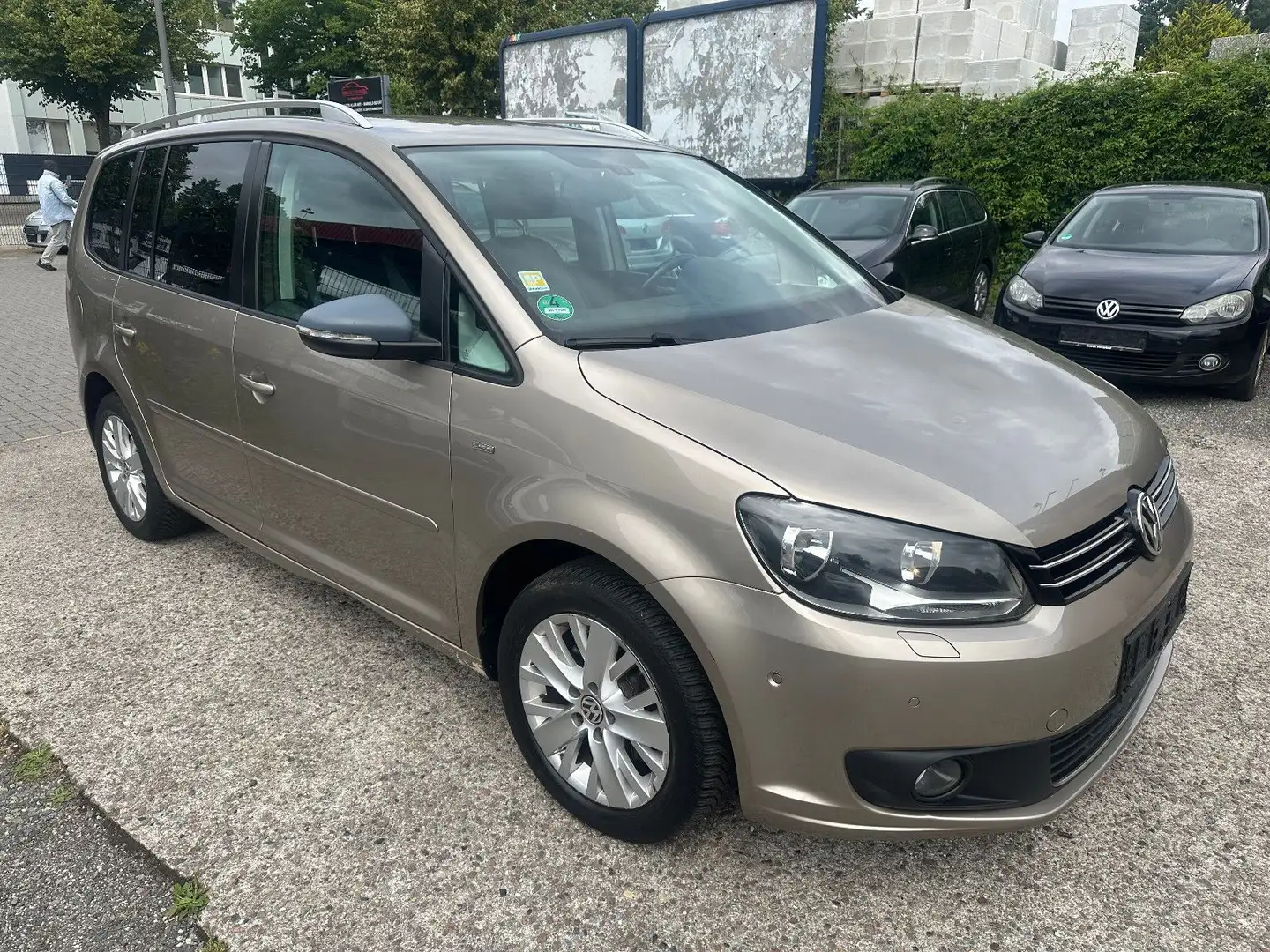 Volkswagen Touran Life BMT, Automatik, 7 Sitze Brun - 2