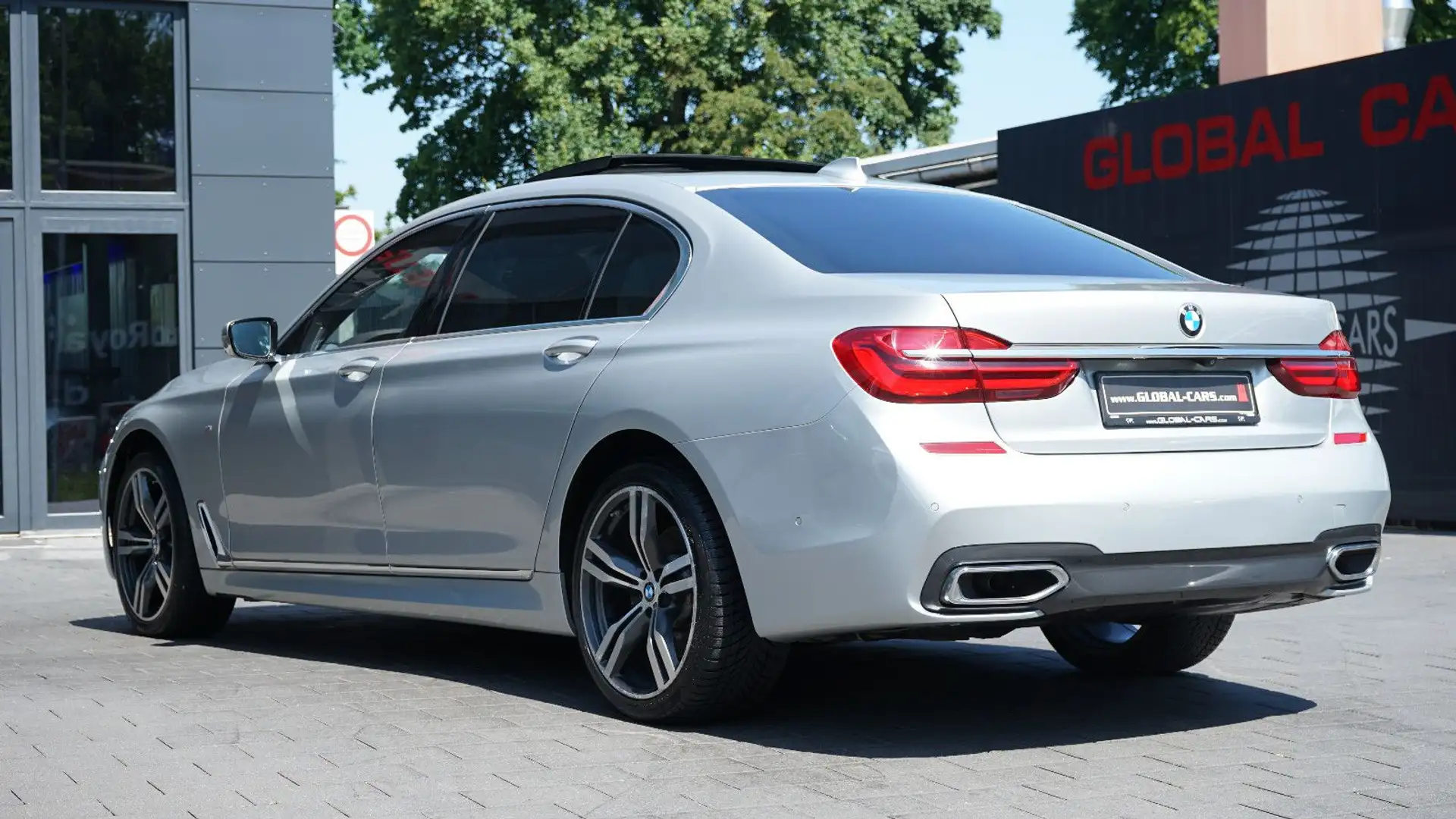 BMW 750 d L*LONG*4-SITZER*xDRIVE*M-SPORT*SKY LOUNGE* Argento - 2