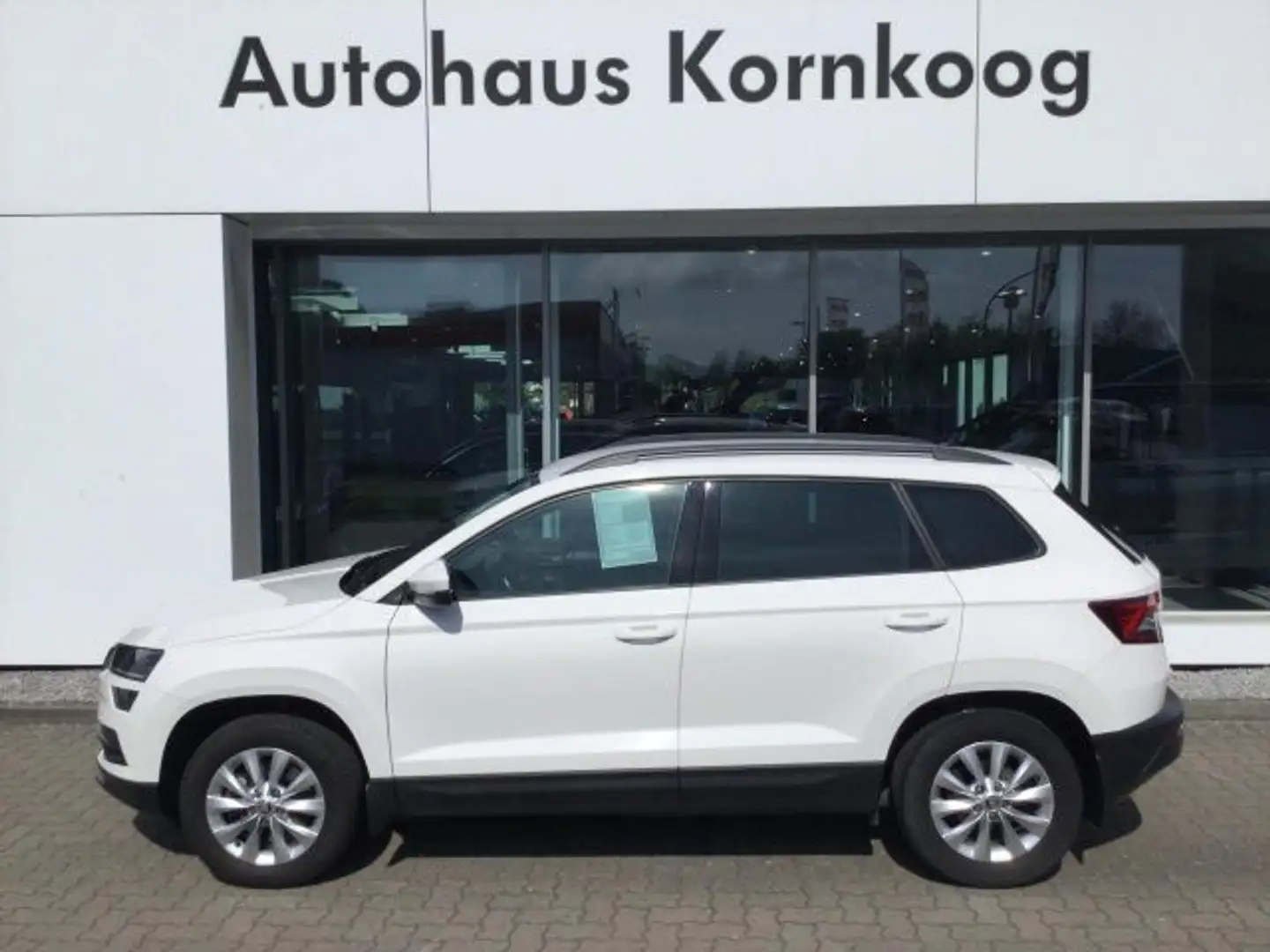 Skoda Karoq 1.0 TSI Ambition LED Tempomat APP AHK Klima Weiß - 1