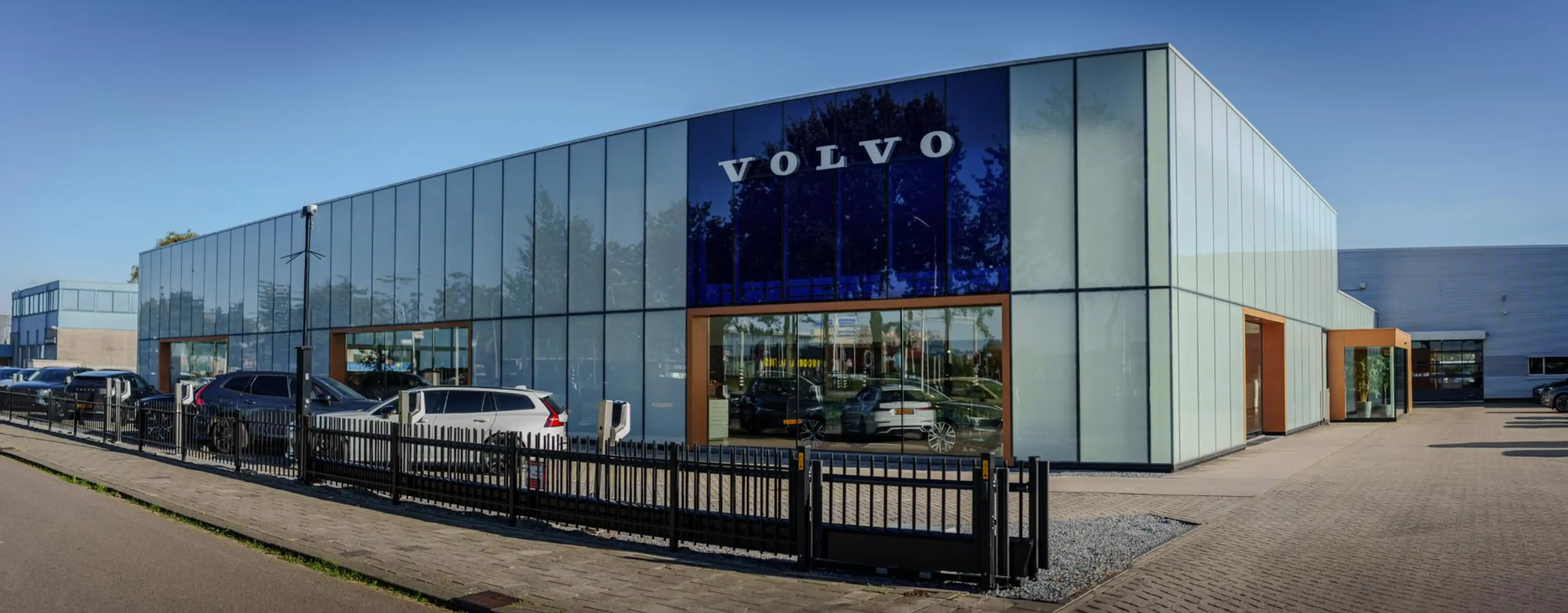 Volvo EX30 Extended Range Ultra 69 kWh - Panoramadak - Climat — photo 2