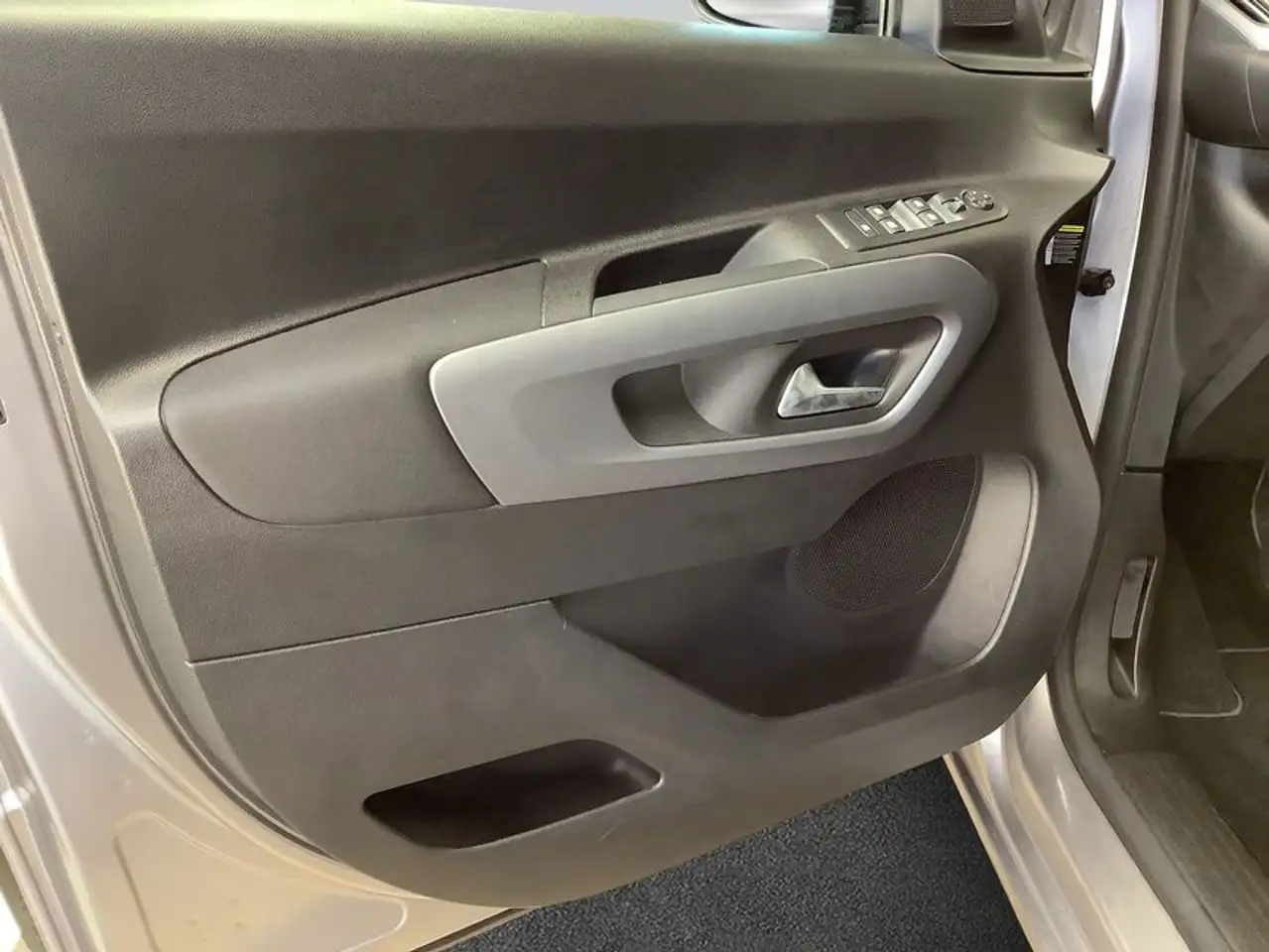 Fiat Doblo 1.5 BlueHDi L1 Techno-Paket 180°: Einparkhil 15