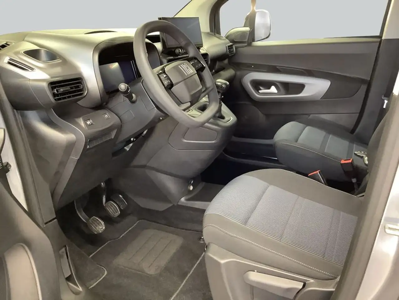 Fiat Doblo 1.5 BlueHDi L1 Techno-Paket 180°: Einparkhil 9