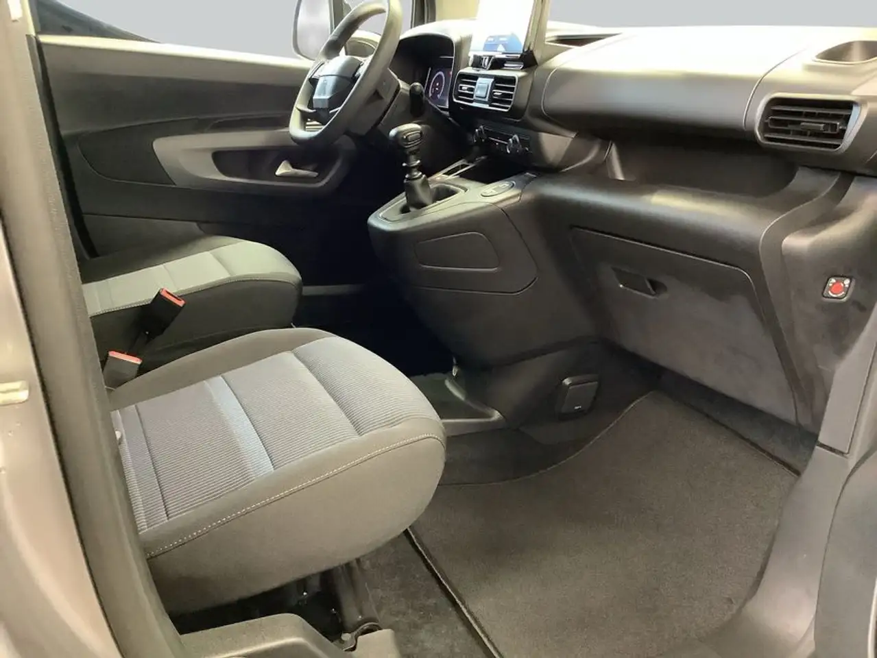 Fiat Doblo 1.5 BlueHDi L1 Techno-Paket 180°: Einparkhil 12