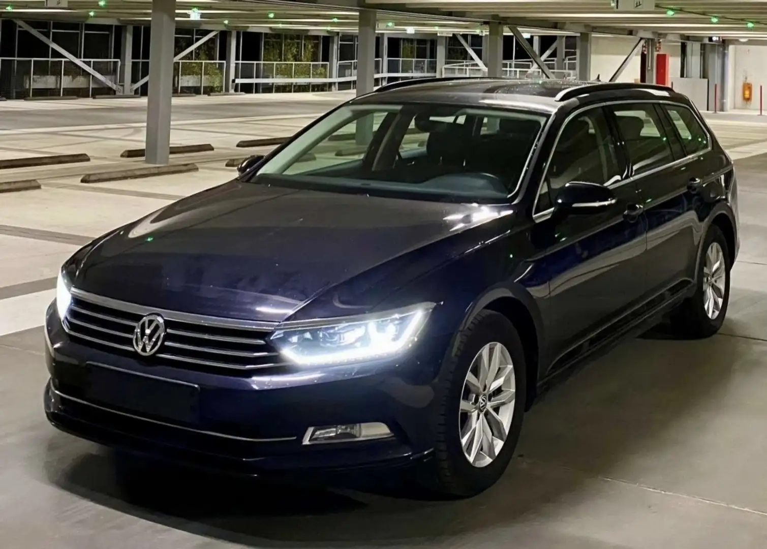 Volkswagen Passat Variant 1.6 TDI SCR DSG Comfortline - 1