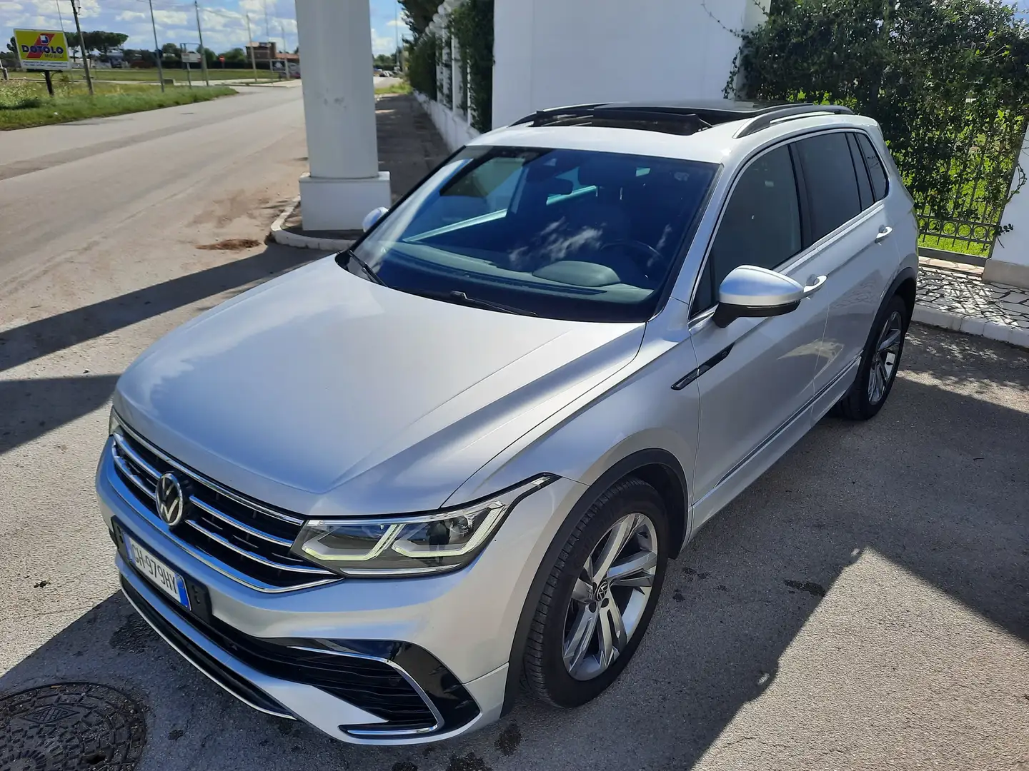 Volkswagen Tiguan Tiguan II 2021 1.5 tsi R-Line 150cv dsg,TETTO PANO Argento - 1