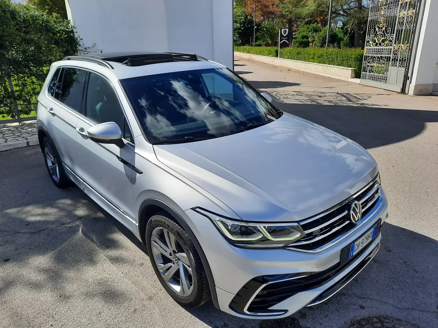 Volkswagen Tiguan Tiguan II 2021 1.5 tsi R-Line 150cv dsg,TETTO PANO Argento - 2