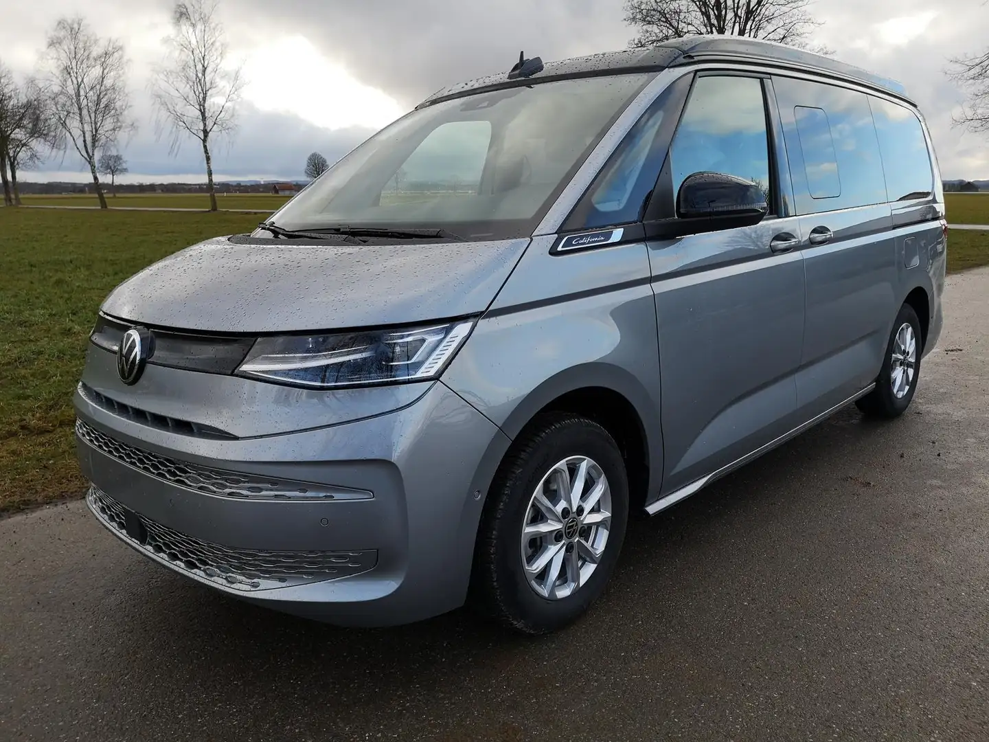 Volkswagen T7 California T7 2.0TDI DSG California Beach GV5 Komfort Stříbrná - 1