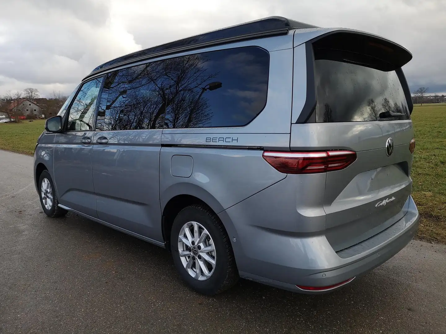 Volkswagen T7 California T7 2.0TDI DSG California Beach GV5 Komfort Stříbrná - 2