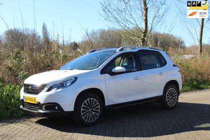 Peugeot 2008 1.2 PureTech Active *PANO *NAVI *CARPLAY