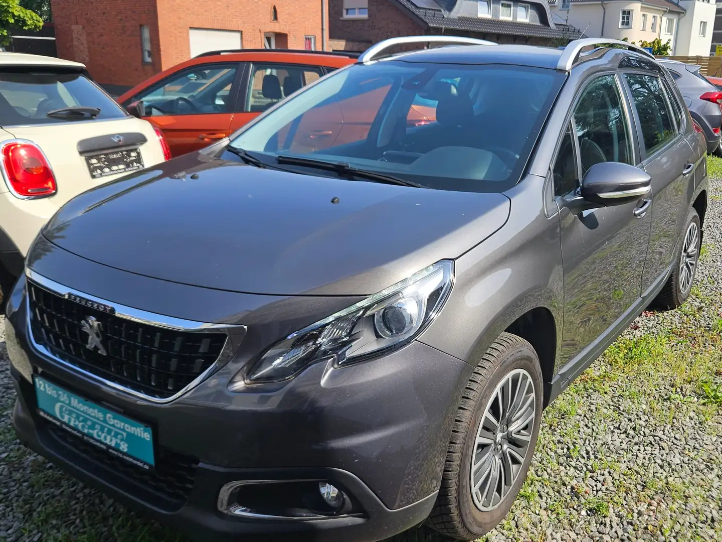 Peugeot 2008 Active Grau - 2