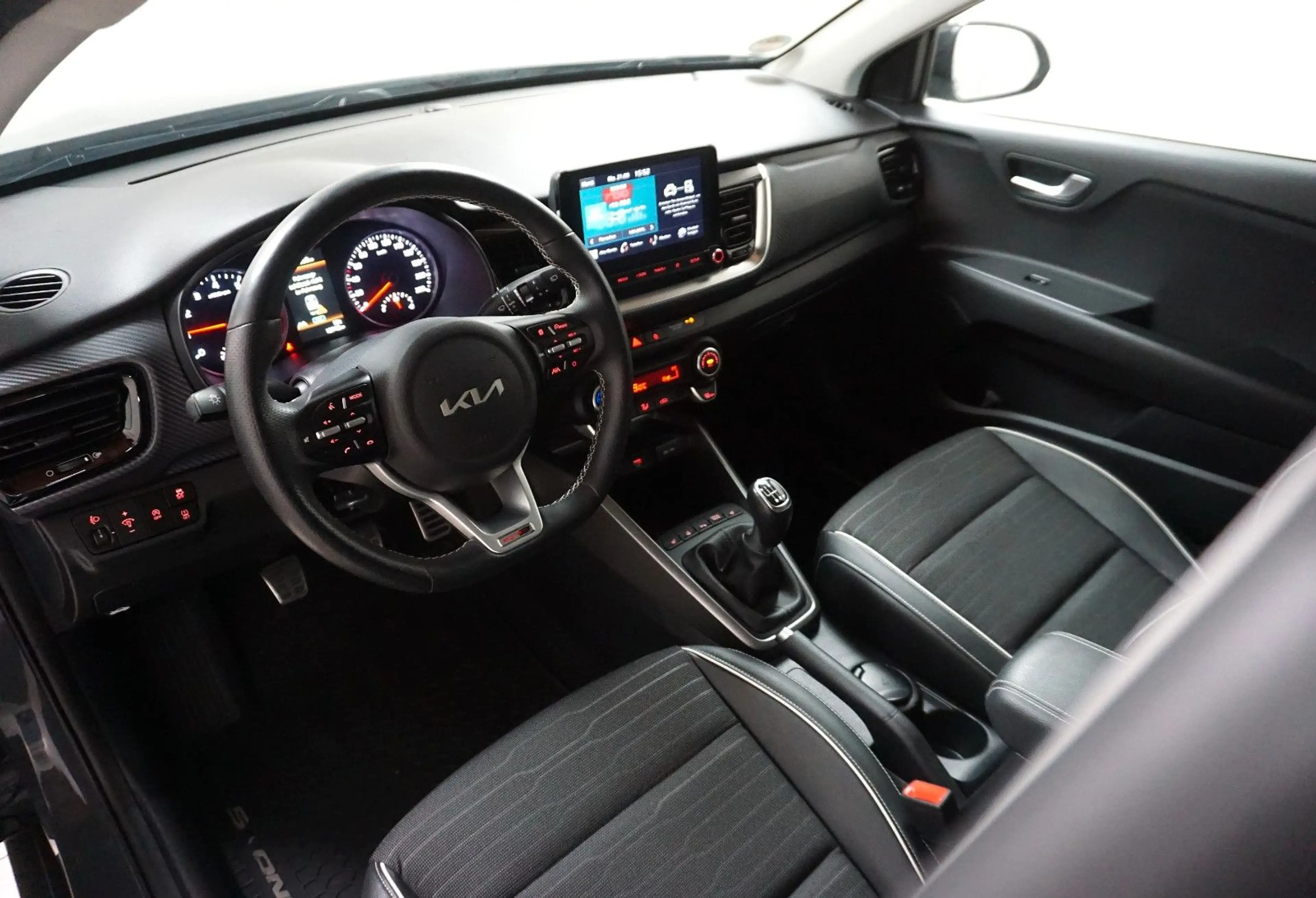 Kia Stonic GT-Line SCHECKHEFT GARANTIE ERST 13000 KM — photo 12