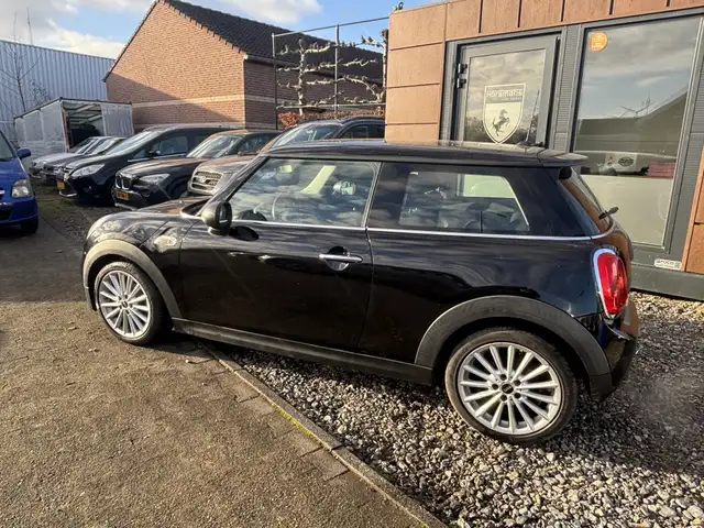 Mini Hatch view 3