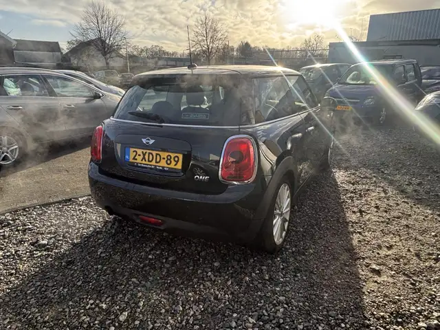 Mini Hatch view 4