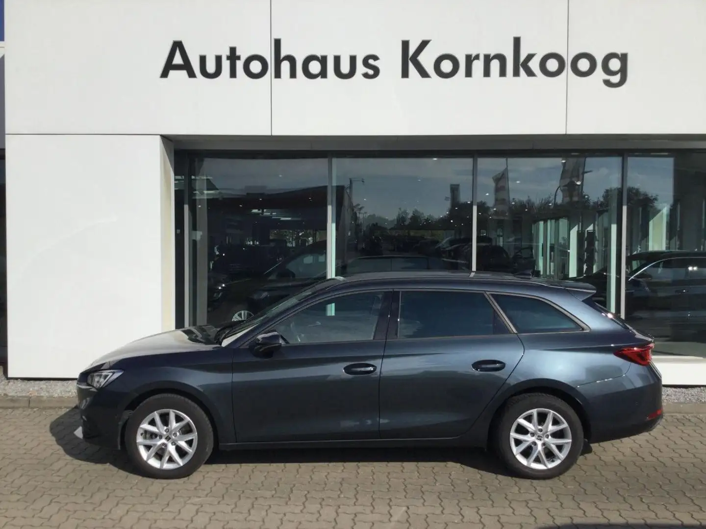 SEAT Leon Sportstourer 2.0 TDI Style DSG AHK Navi e-Kla Gris - 1