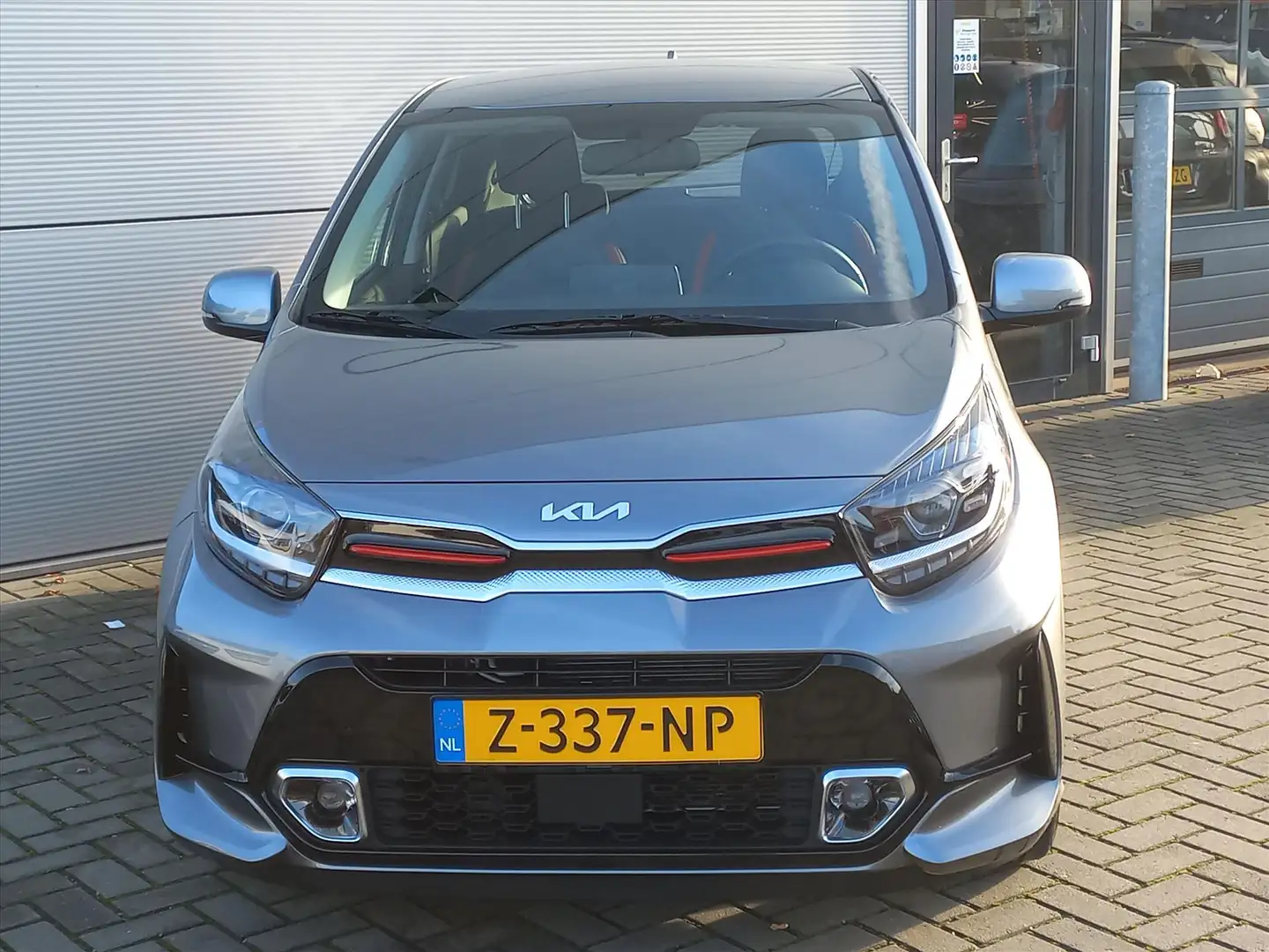 Kia Picanto 1.0 67pk GT-Line | Climate control | Navigatie | L Grijs - 2