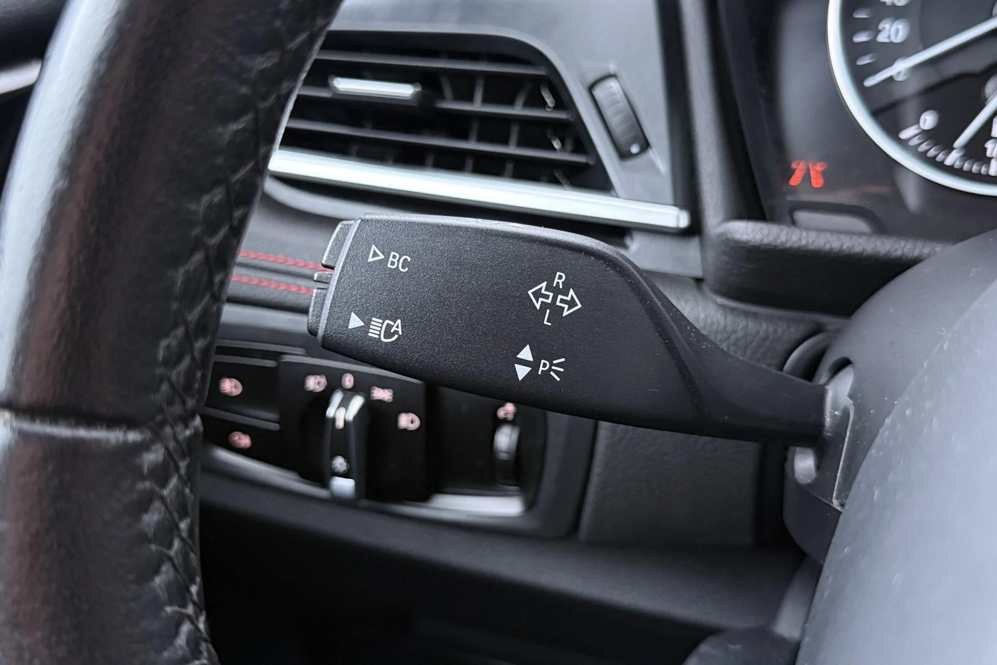 BMW 225 2-serie Active Tourer 225xe Luxury | Head-Up | Cam — photo 32