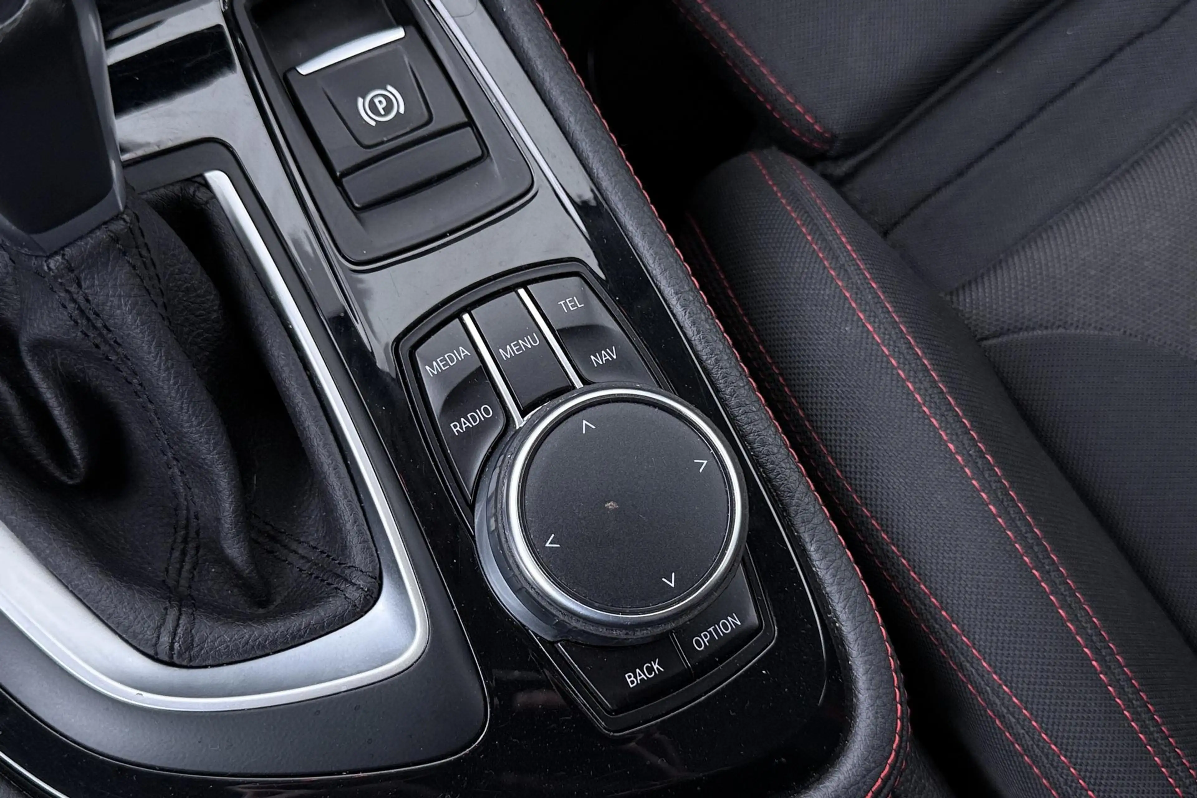 BMW 225 2-serie Active Tourer 225xe Luxury | Head-Up | Cam — photo 29