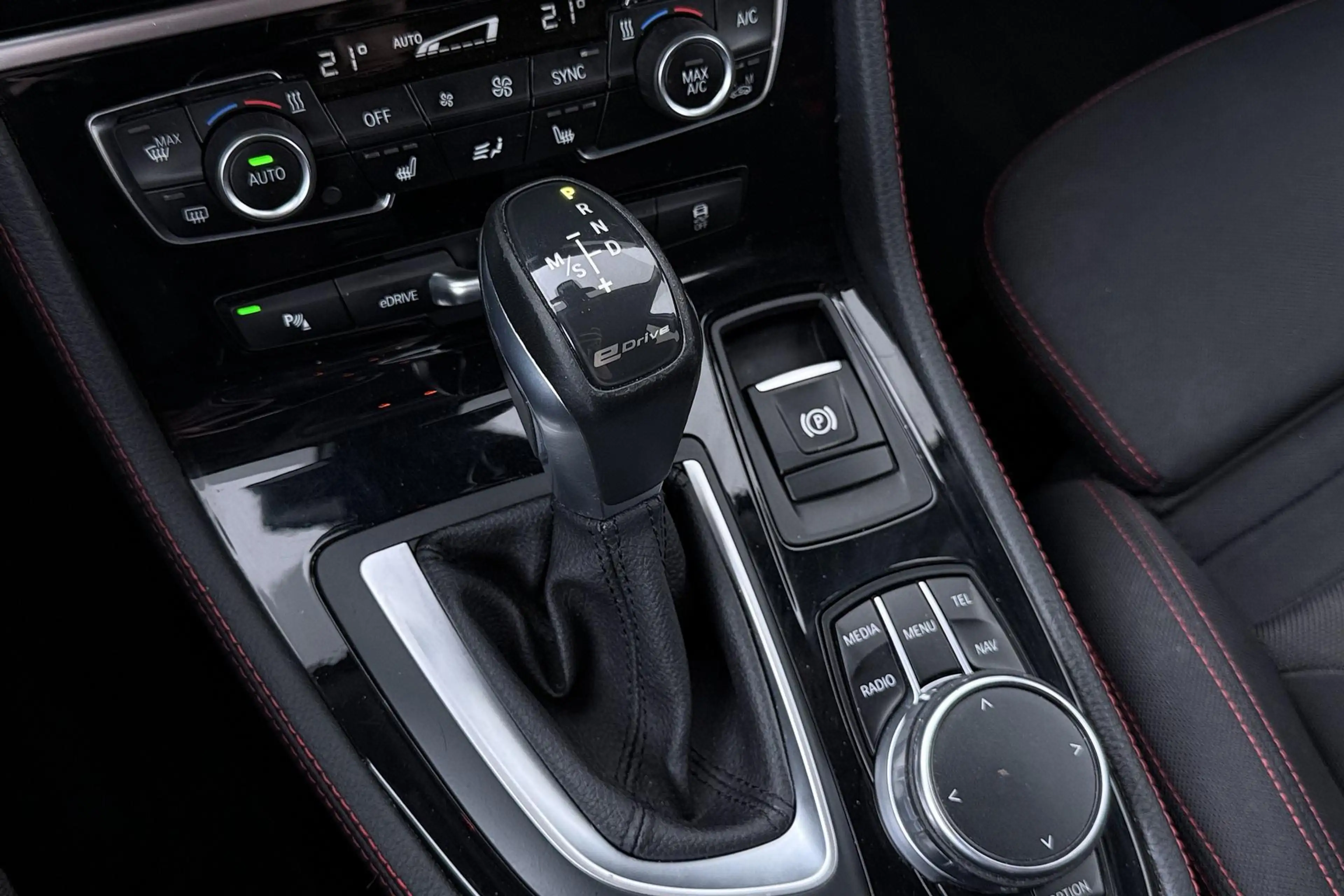 BMW 225 2-serie Active Tourer 225xe Luxury | Head-Up | Cam — photo 28
