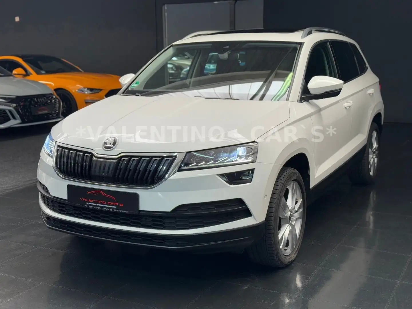 Skoda Karoq Style Pano/DSG/Shz/Lhz/Ahk/ACC/Ambiente Weiß - 2
