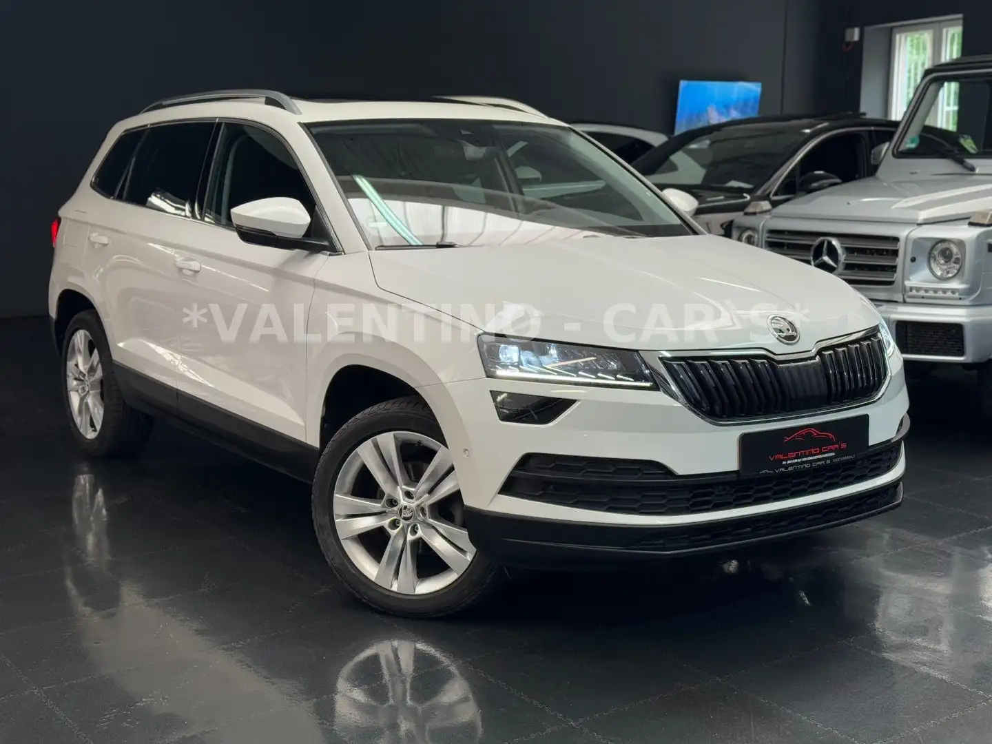 Skoda Karoq Style Pano/DSG/Shz/Lhz/Ahk/ACC/Ambiente Weiß - 1