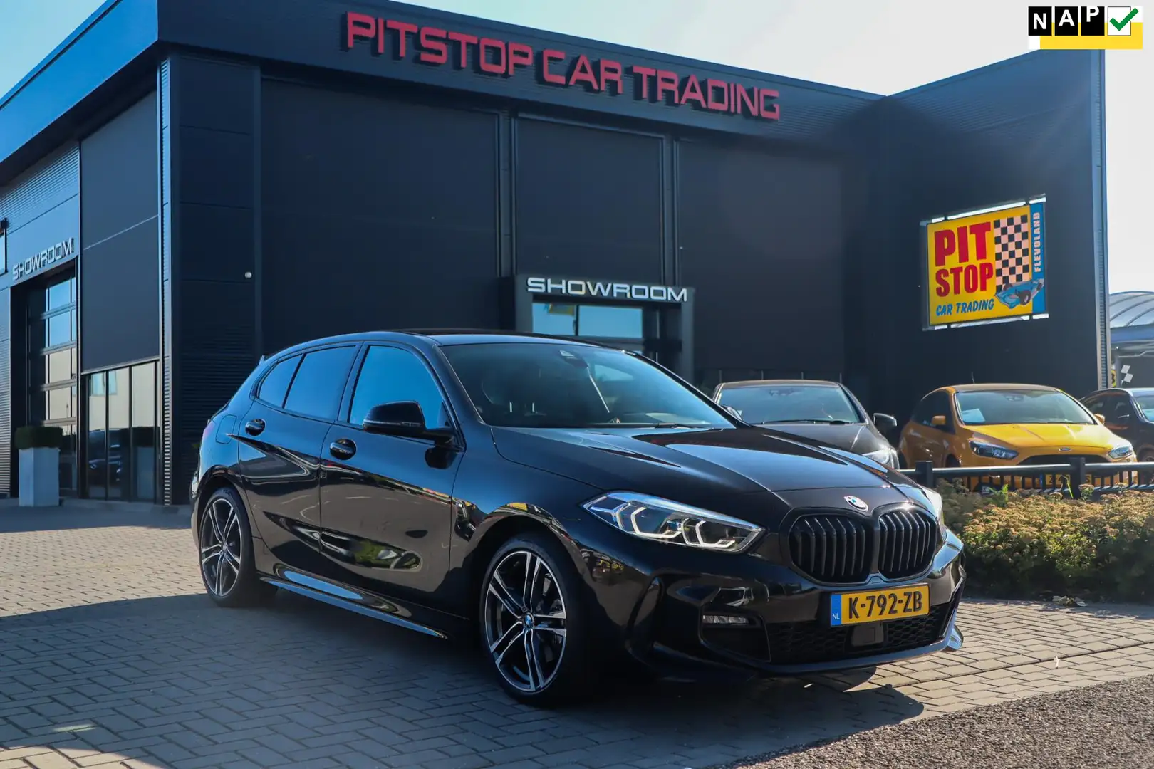 BMW 118 1-serie 118i M Sport, 136 PK, Camera, ACC, BTW, NL Zwart - 1