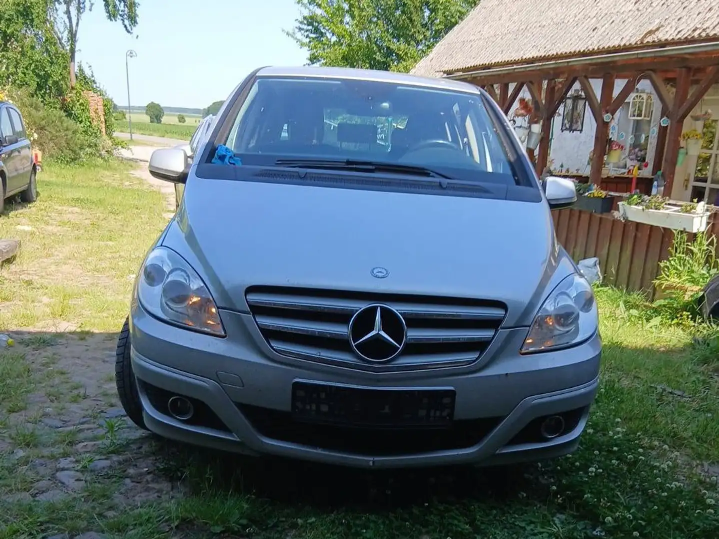 Mercedes-Benz B 180 PKW Срібний - 1
