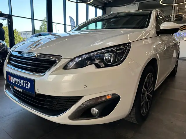 Peugeot 308 view 4