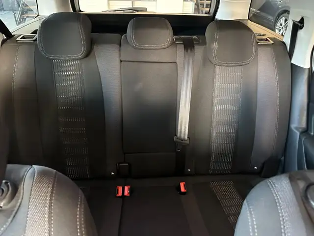 Peugeot 308 view 12