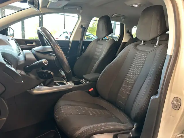 Peugeot 308 view 8
