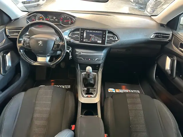 Peugeot 308 view 6