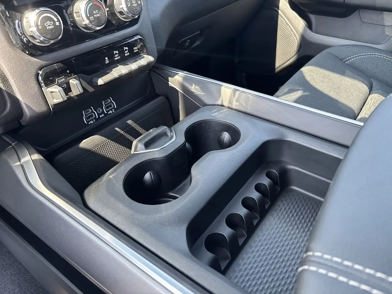 RAM 1500 снимка RAM 1500