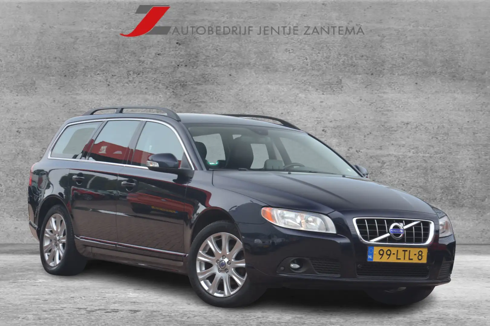 Volvo V70 2.4D Momentum | Navigatie | Cruise-control | Stoel Blauw - 1